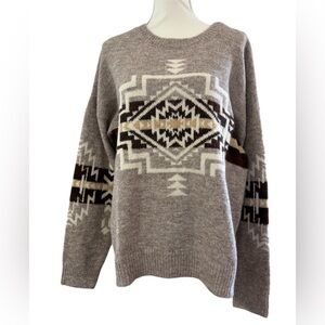 NWT!!  NEW IN Geometric Patterned Gray women’s Sweater